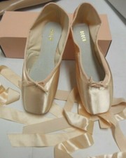  Bloch Satin Toe Pointe shoes