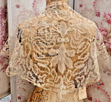 ANCIEN CHALE en DENTELLE de LUXEUIL jamais porté vers 1930