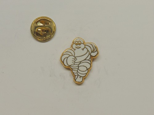 Pin automobile michelin - pin's,