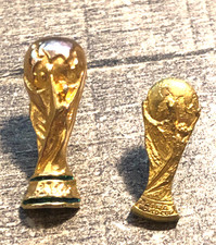 2 anciens pin's pins ))