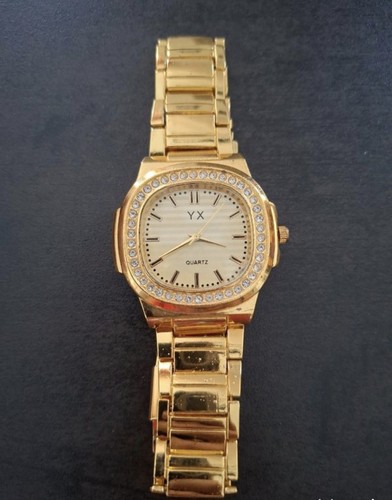 Montre quartz type - type, "nautilus"