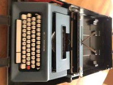 Machine à Ecrire Olivetti STUDIO 46 année 70 en AZERTY