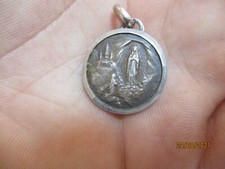 ANCIENNE MEDAILLE RELIGIEUSE FIOLE EAU BENITE VIDE LOURDES