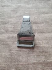 Attache métallique pour dague