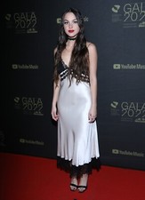 photo 10*15cm 4x6 INCH OLIVIA RODRIGO (411)