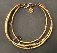 Christian Lacroix. Rare collier ras du cou en structure tubulaire orné de bijoux