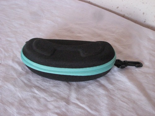 Etui lunette rigide - à,