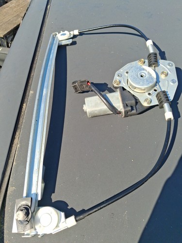 Moteur leve vitre avant droit - moteur,