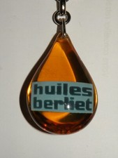 porte clés automobile camion bourbon huile BERLIET Garage stations