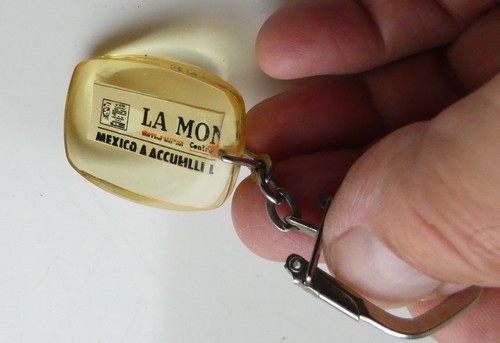 Ancien porte cle - , journal