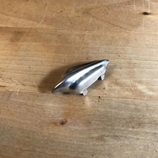 1 Mascotte en tôle pour capot