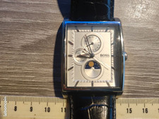 Montre quartz Hugo Boss pour homme. Bon état fonctionne bracelet d' origine.