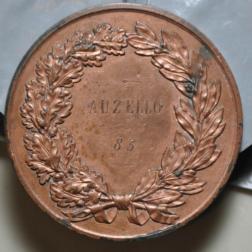 Médaille table auzello - table,