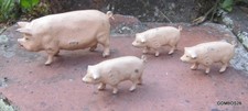PLOMB CREUX BF - ANIMAUX DE  FERME COCHONS  / 4 FIGURINES  TRUIE + 3 PORCELETS