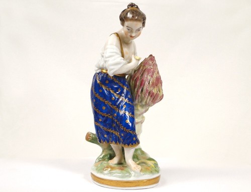 Statuette sujet porcelaine