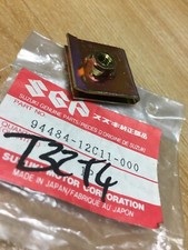 Suzuki 94484-12C11 écrou clip