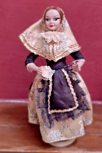 Ancienne poupee folklorique - poupee,