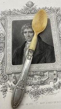 Cuillère à bouillie de bébé XIXème  en ARGENT à décor de Couronnes  et Rubans