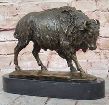 Grande Sculpture En Bronze D'Un Bison - Statue Buffalo Méthode De Perte De Cire