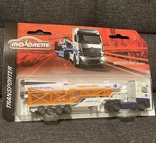 Miniature Majorette Mercedes