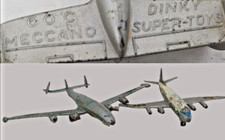 Lot de deux avions Dinky Toys