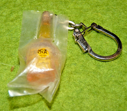 Ancien porte clés - , bouteille