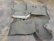 2 moquettes laterales de malle bmw e30