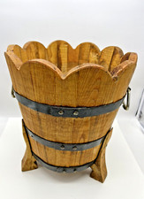 Cache pot en bois façon tonneau, Décoration de jardin