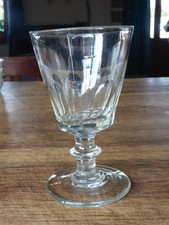 verre à pied ancien soufflé à facettes