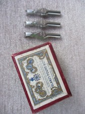 3 plumes neuves"gouge"dans