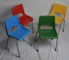 Lot de 4 petites chaises enfant Multicolores vintage Roger Bontemps Brunswick