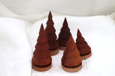 lot de 5 Sapins de Noel artisanal  en bois (Sapelli), entre 6 et 10cm de hauteur