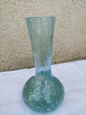 VASE EN VERRE BULLÉ SOUFFLÉ, BLEU AVEC MARQUE SOUS LA BASE
