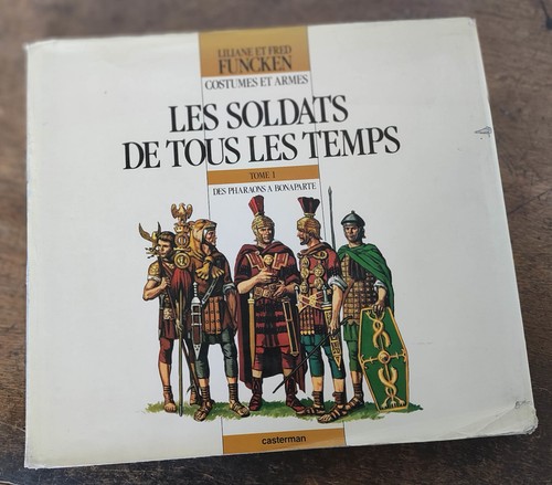 Costumes armes les - et,