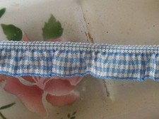 * GALON IRIS BLEUET FRONCE SUR ELASTIQUE VICHY BLEU BLANC vendu au mètre