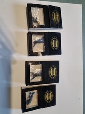 4 Pochettes avec figurines de