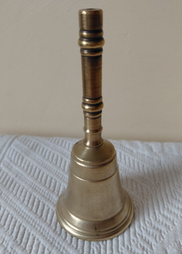 Ancienne petite cloche - ,