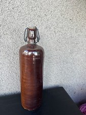 Bouteille ancienne en grès brun avec bouchon