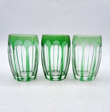 Série trois gobelets cristal double coloré vert taillé de Saint-Louis Art Déco 