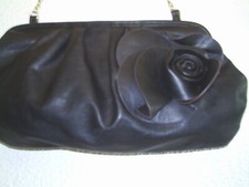 Sac pochette cuir d'agneau noir portée épaule par chainette métal argenté NEUF