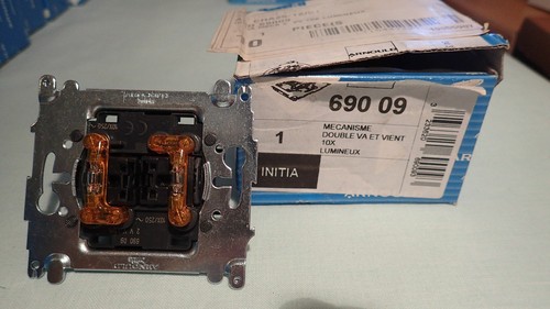 Arnould initia 69009 - -,