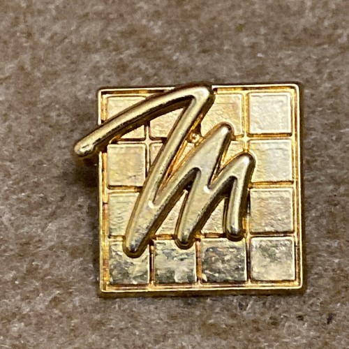 Pin beauté parfum - pin’s,