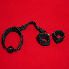 Oral Sangle Menottes Bouche De