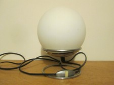 RARE VINTAGE LAMPE BOULE OPALINE DESIGN 1960 1970 SUR SUPPORT METAL CHROMé 70S