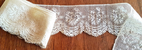 Dentelle ancienne 350 cm x - 350,