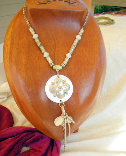 Collier argente nacre blanche - collier,