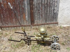 ancienne pompe à vin en