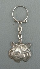 Porte-clés publicitaire vintage pour le marque ESSO, métal en bon état.