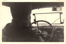 Soldat au volant voiture