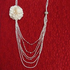 Collier pendentif sautoir Multirang couleur ivoire mariage broche fleur tissu